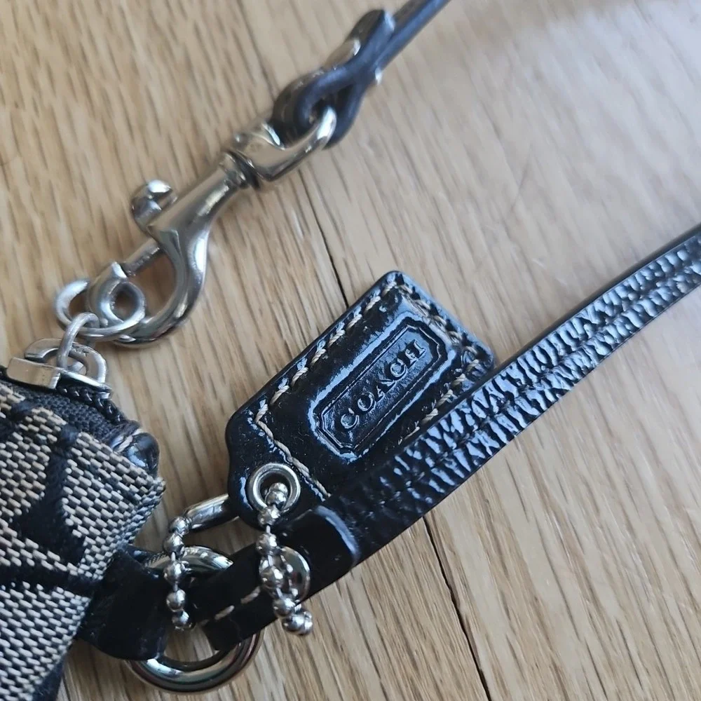 Coach Signature Jacquard‎ Wristlet Black White Canvas Leather Trim 6.25x4 inch